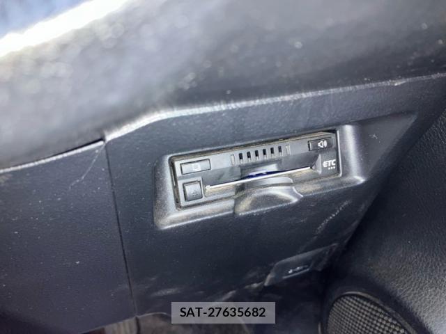 Toyota VITZ HYBRID 2017-08 7621126-12