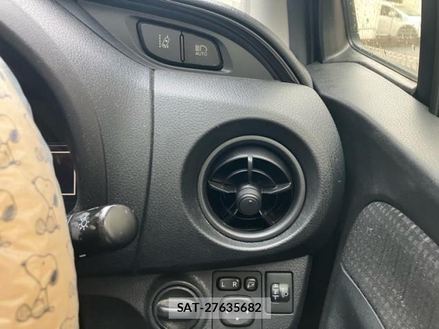 Toyota VITZ HYBRID 2017-08 7621126-13