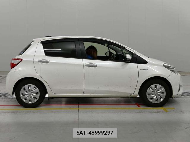 Toyota VITZ HYBRID 2019-05 7605442-4