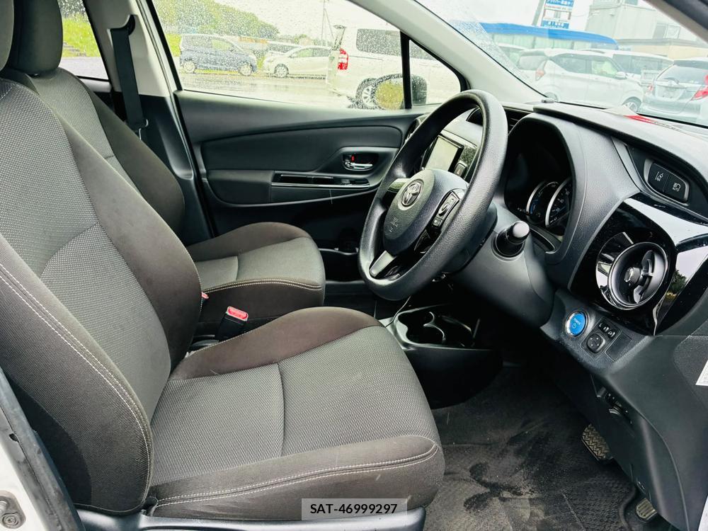 Toyota VITZ HYBRID 2019-05 7605442-11