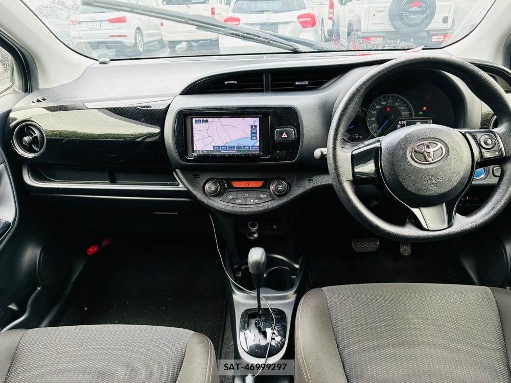 Toyota VITZ HYBRID 2019-05 7605442-12