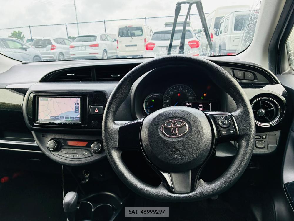 Toyota VITZ HYBRID 2019-05 7605442-13