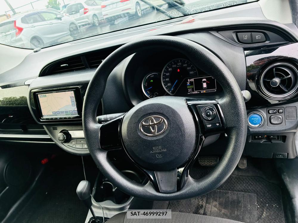 Toyota VITZ HYBRID 2019-05 7605442-14