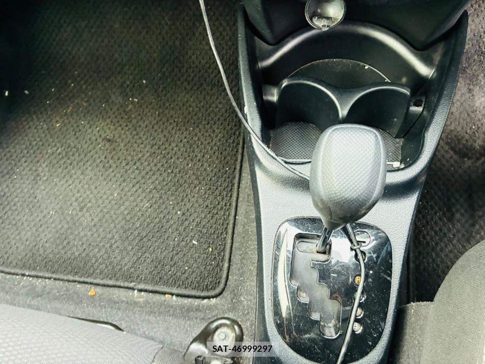 Toyota VITZ HYBRID 2019-05 7605442-20