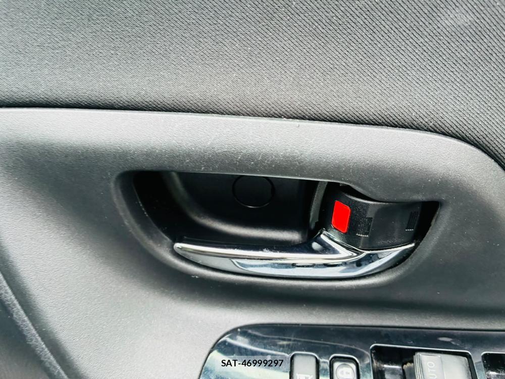 Toyota VITZ HYBRID 2019-05 7605442-21