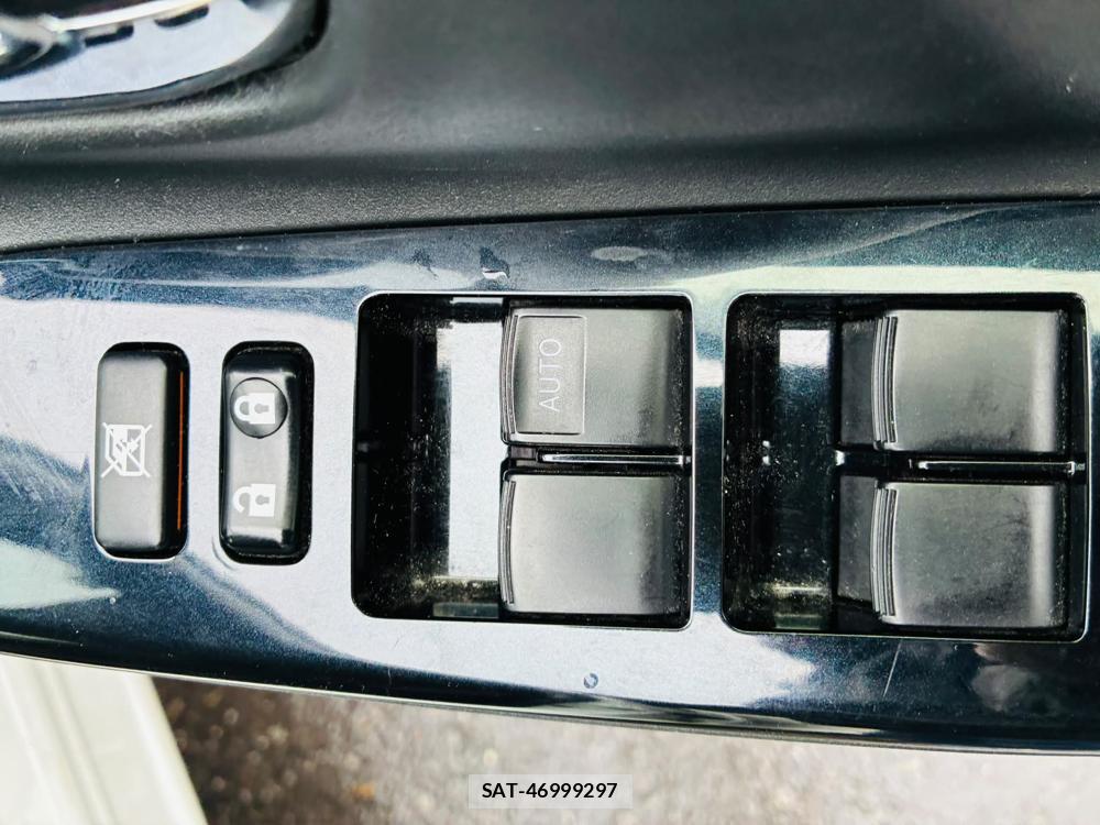 Toyota VITZ HYBRID 2019-05 7605442-22