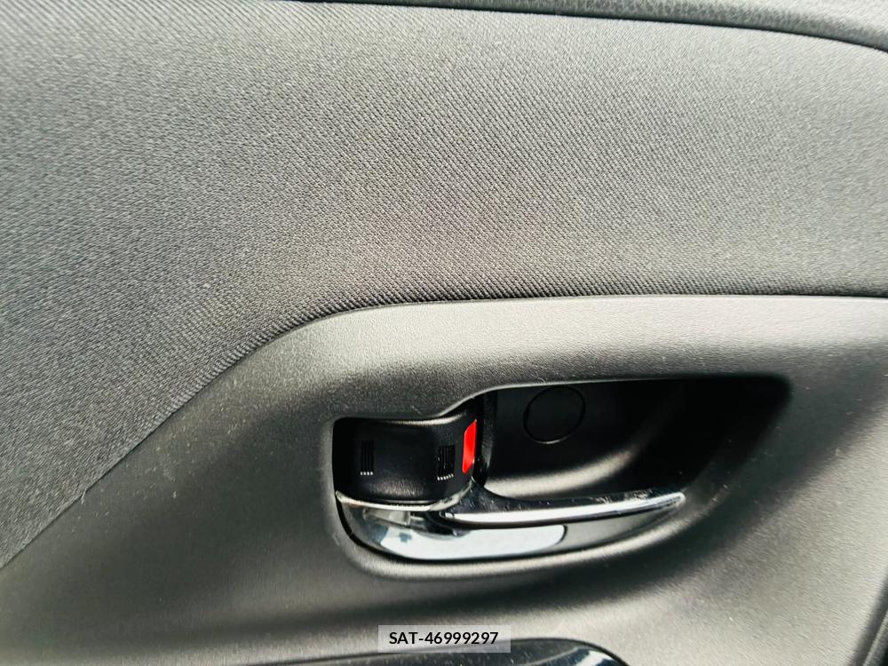 Toyota VITZ HYBRID 2019-05 7605442-23