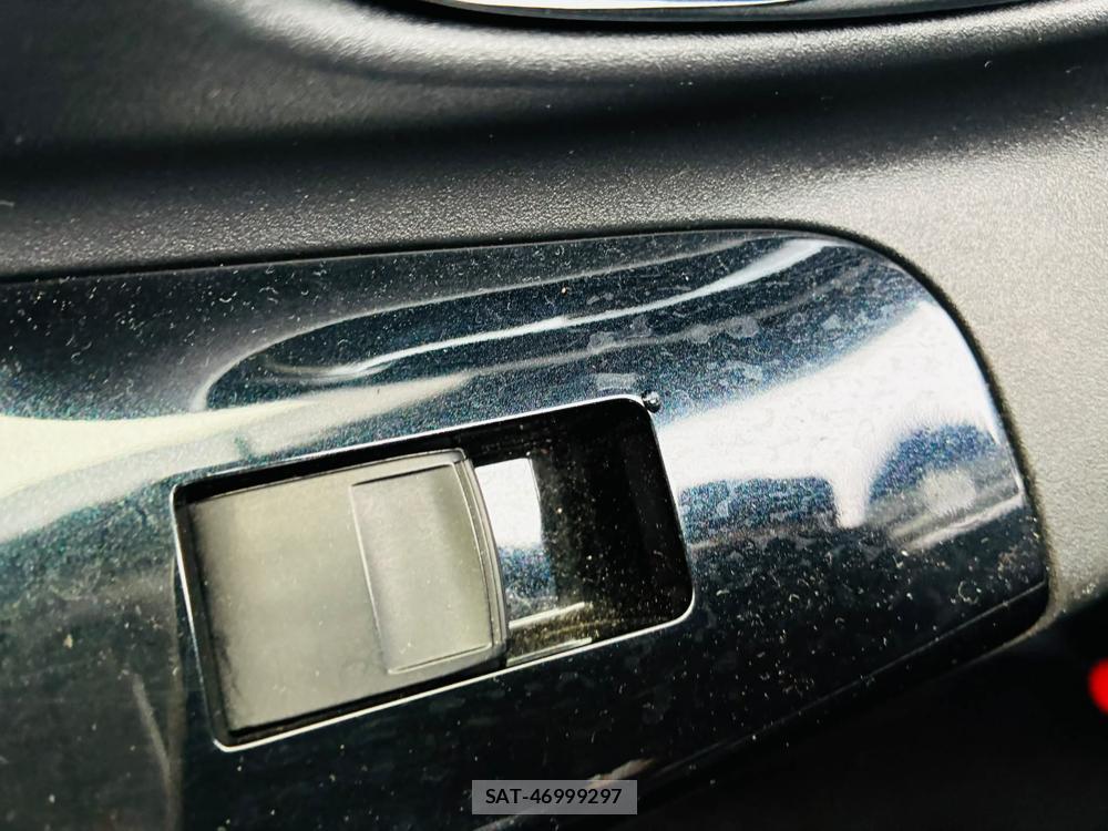Toyota VITZ HYBRID 2019-05 7605442-24