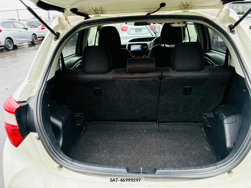 Toyota VITZ HYBRID 2019-05 7605442-26