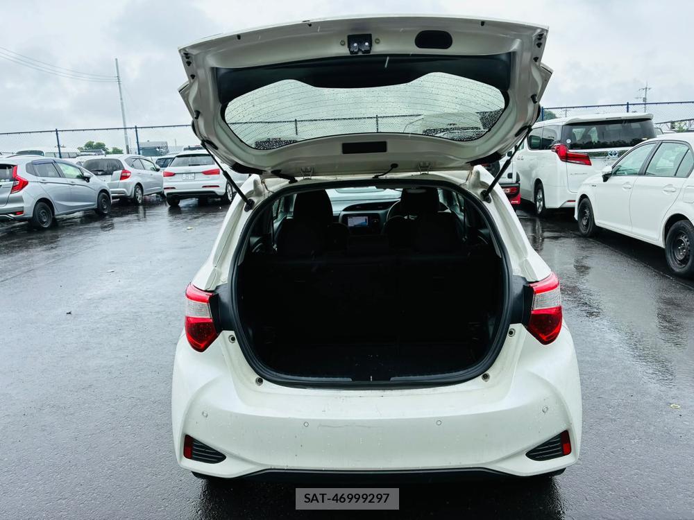 Toyota VITZ HYBRID 2019-05 7605442-27