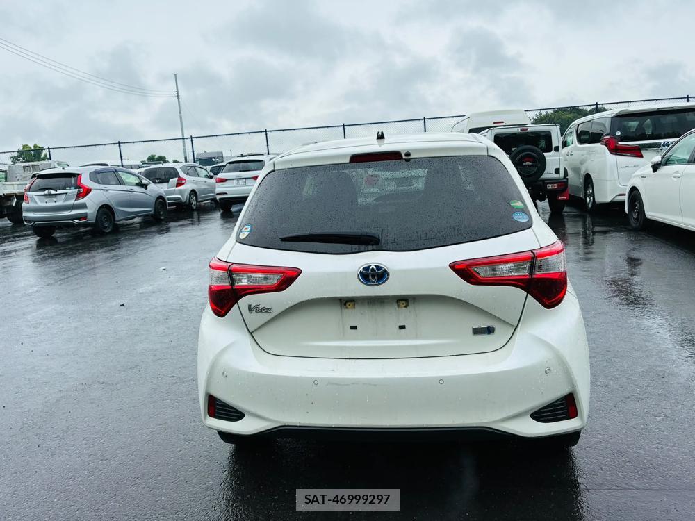 Toyota VITZ HYBRID 2019-05 7605442-3