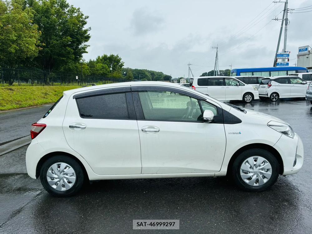 Toyota VITZ HYBRID 2019-05 7605442-5
