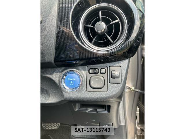 Toyota VITZ HYBRID 2017-03 7730406-17