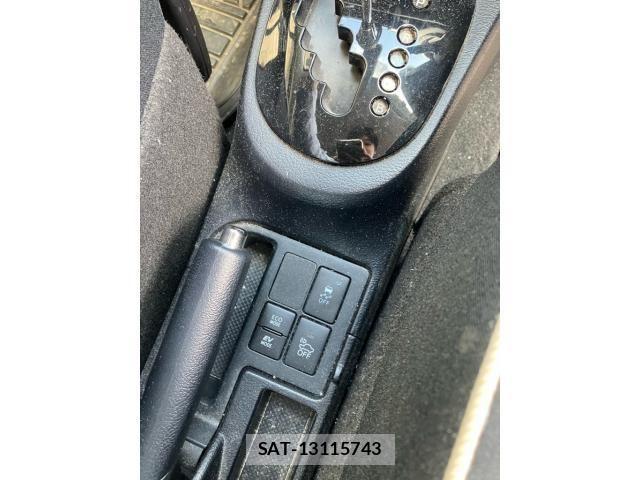 Toyota VITZ HYBRID 2017-03 7730406-21
