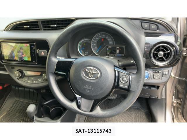 Toyota VITZ HYBRID 2017-03 7730406-27