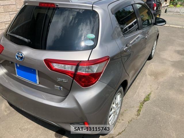 Toyota VITZ HYBRID 2017-03 7730406-6