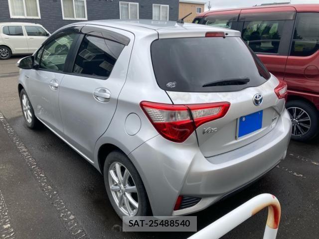 Toyota VITZ HYBRID 2017-06 7730408-10