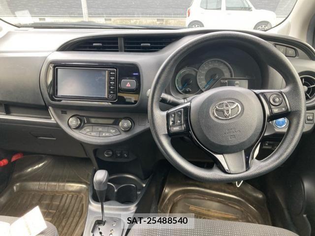 Toyota VITZ HYBRID 2017-06 7730408-18