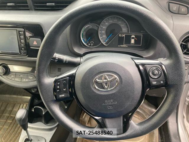 Toyota VITZ HYBRID 2017-06 7730408-19