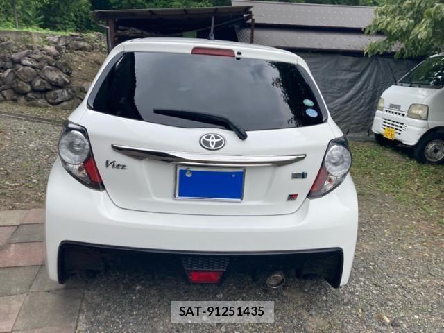 Toyota VITZ HYBRID 2019-07 8039031-3
