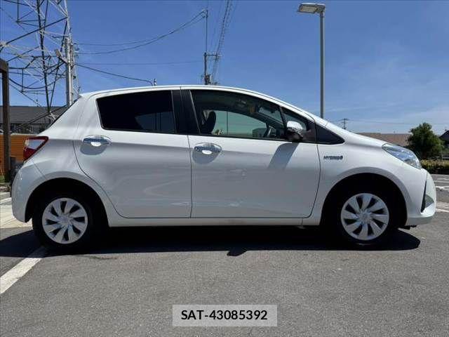 Toyota VITZ HYBRID 2018-12 8076059-11