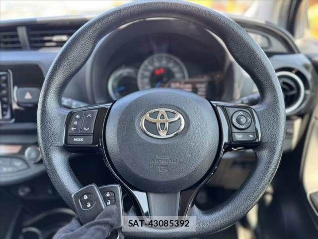 Toyota VITZ HYBRID 2018-12 8076059-5