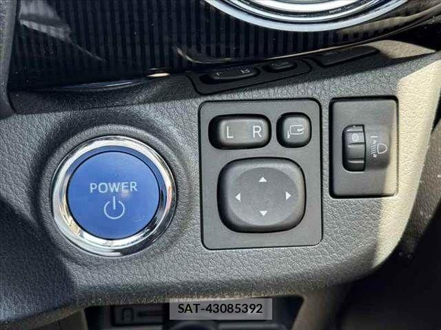 Toyota VITZ HYBRID 2018-12 8076059-6