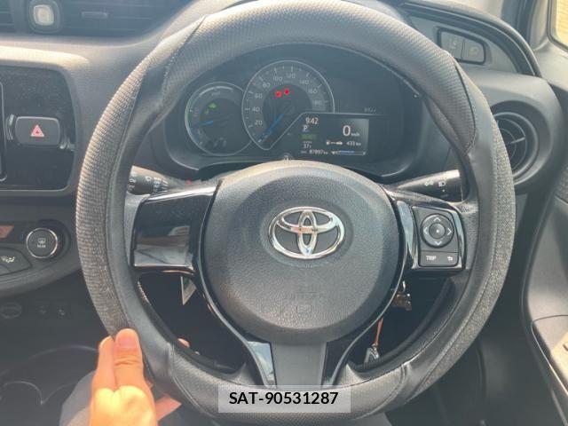 Toyota VITZ HYBRID 2019-09 8102533-15