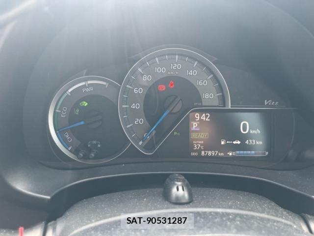 Toyota VITZ HYBRID 2019-09 8102533-17