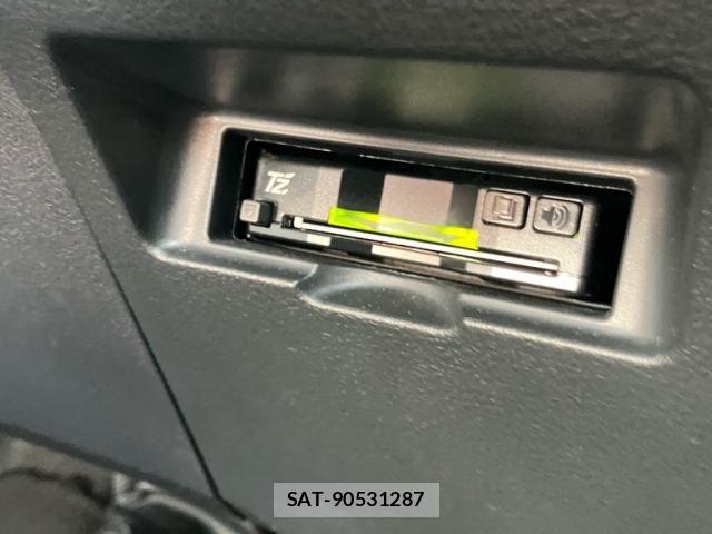 Toyota VITZ HYBRID 2019-09 8102533-22