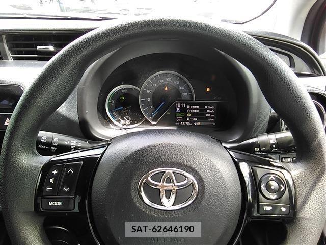 Toyota VITZ HYBRID 2018-09 8102532-18