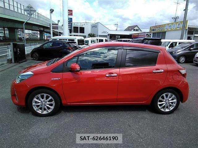 Toyota VITZ HYBRID 2018-09 8102532-8