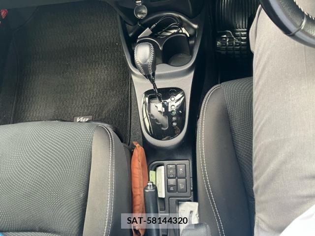 Toyota VITZ HYBRID 2017-10 8210881-21