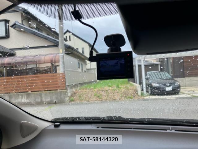 Toyota VITZ HYBRID 2017-10 8210881-23