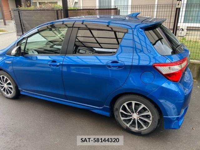 Toyota VITZ HYBRID 2017-10 8210881-3
