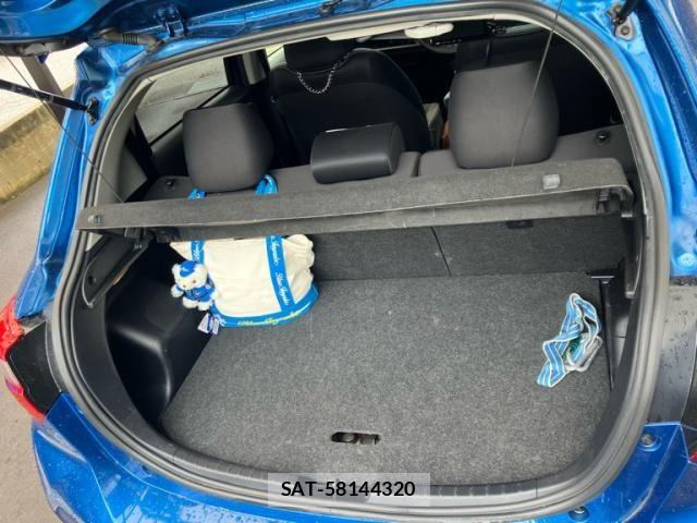 Toyota VITZ HYBRID 2017-10 8210881-8