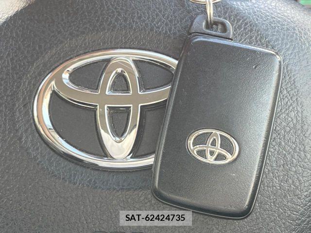 Toyota VITZ HYBRID 2019-03 8210880-7