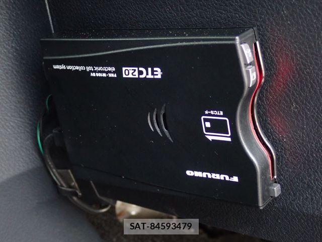 Toyota VITZ HYBRID 2019-06 8247077-9