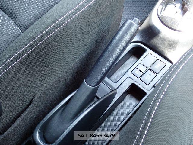 Toyota VITZ HYBRID 2019-06 8247077-12