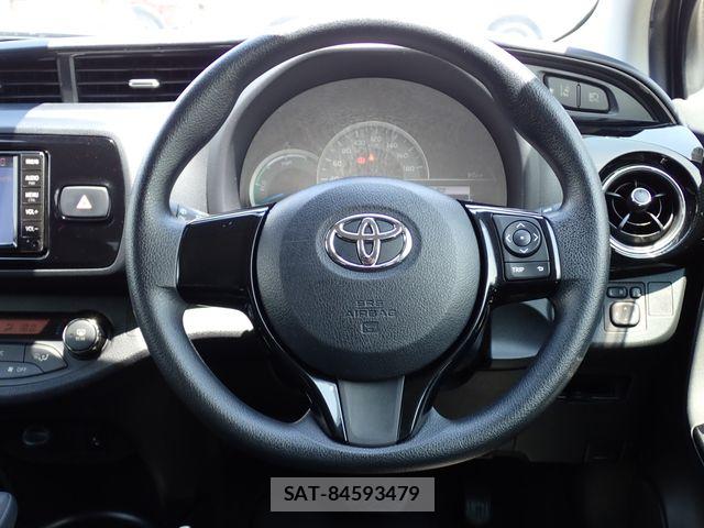 Toyota VITZ HYBRID 2019-06 8247077-4