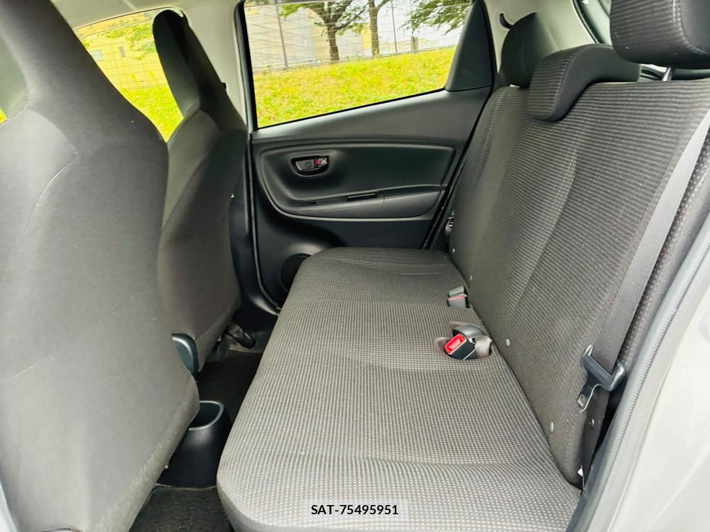 Toyota VITZ HYBRID 2017-11 8252232-9