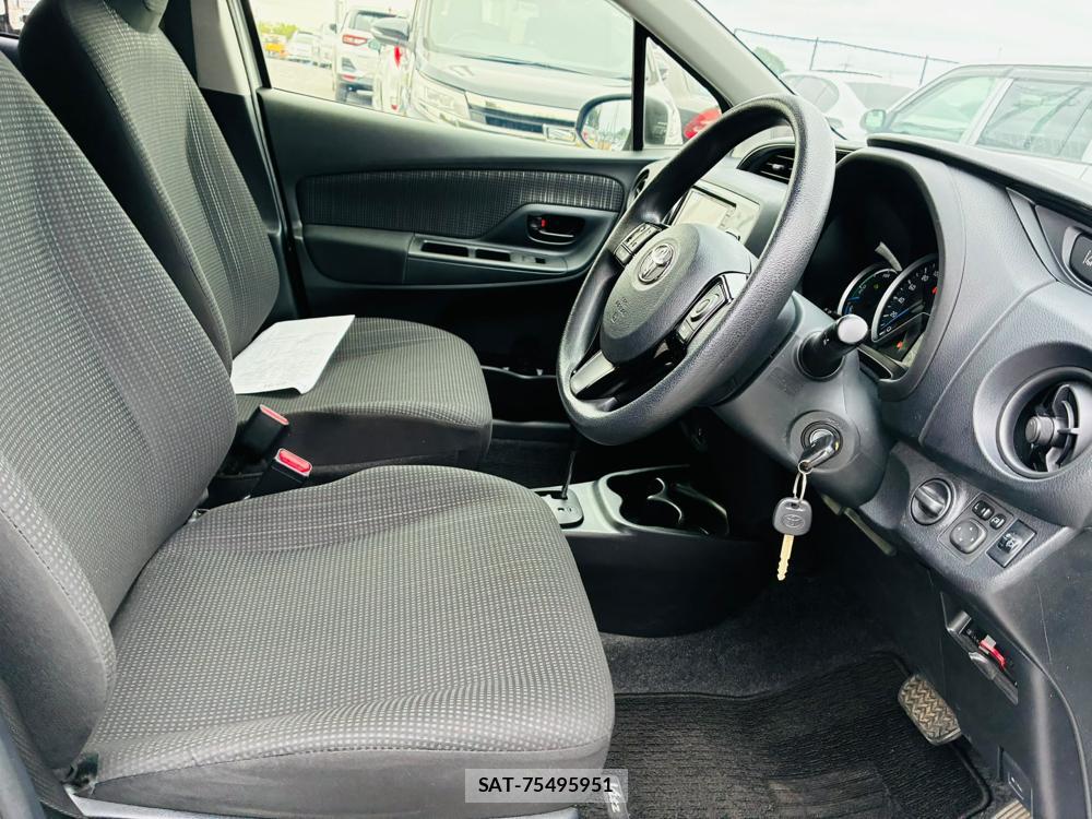 Toyota VITZ HYBRID 2017-11 8252232-11
