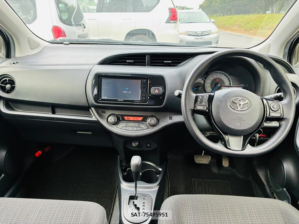 Toyota VITZ HYBRID 2017-11 8252232-12