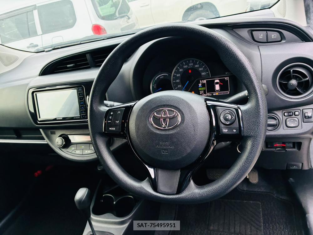 Toyota VITZ HYBRID 2017-11 8252232-14