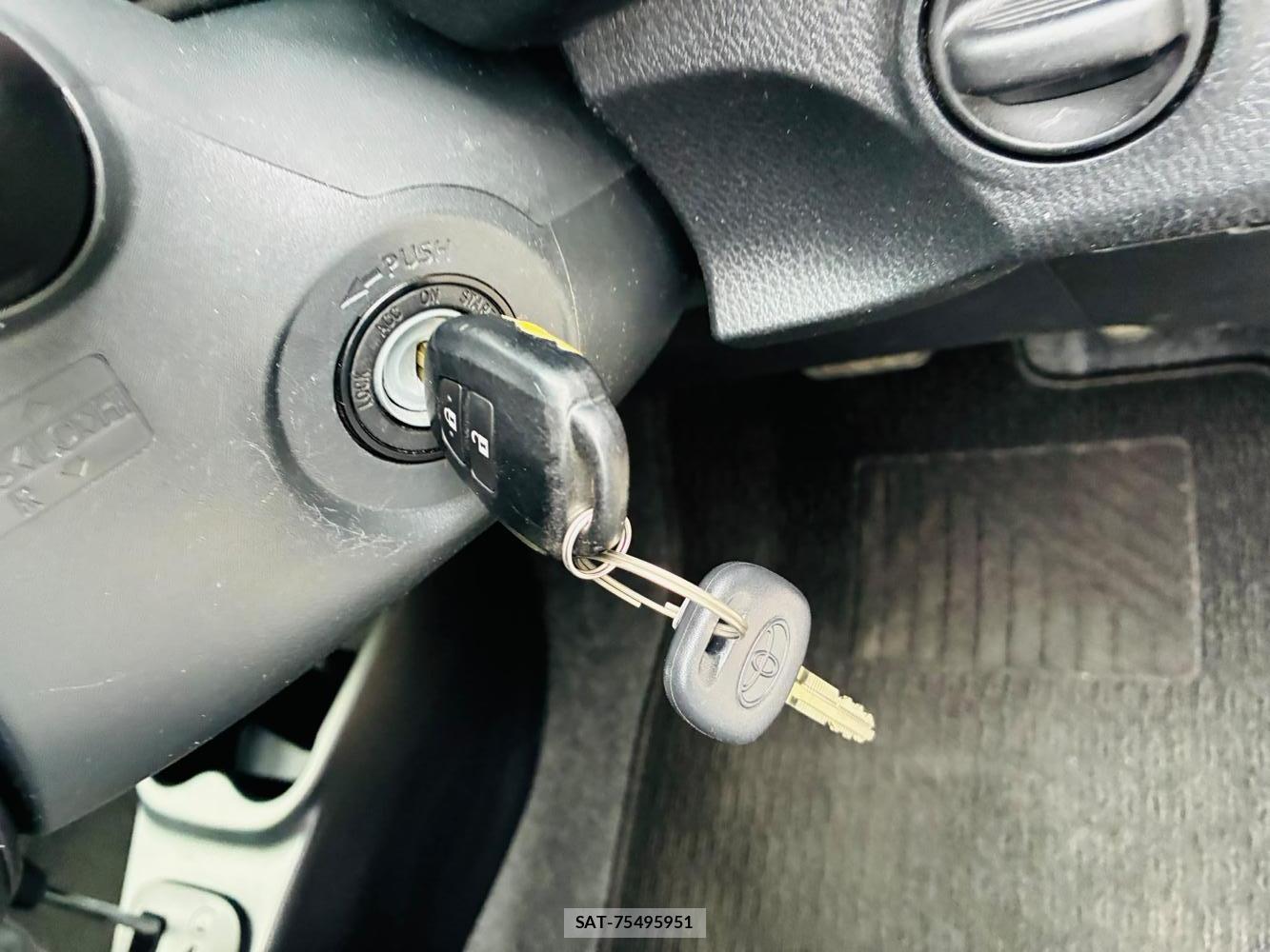 Toyota VITZ HYBRID 2017-11 8252232-16