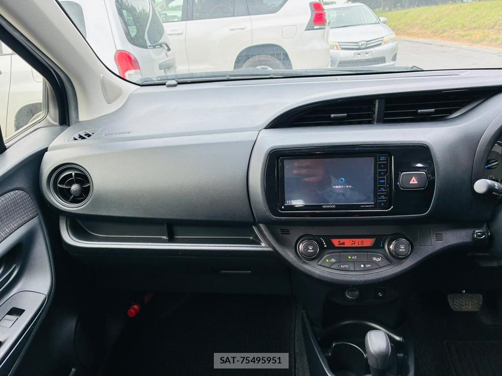 Toyota VITZ HYBRID 2017-11 8252232-17