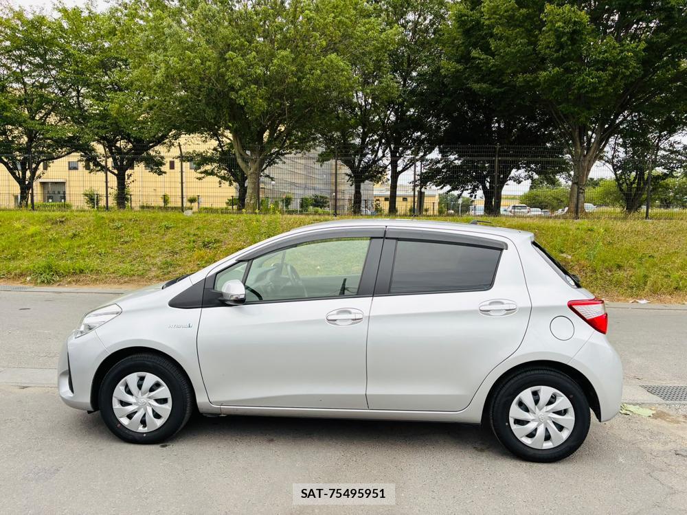 Toyota VITZ HYBRID 2017-11 8252232-1