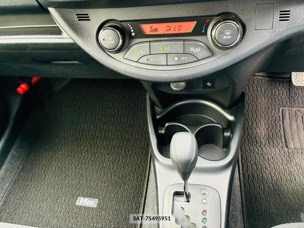 Toyota VITZ HYBRID 2017-11 8252232-19