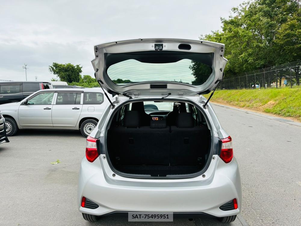Toyota VITZ HYBRID 2017-11 8252232-26