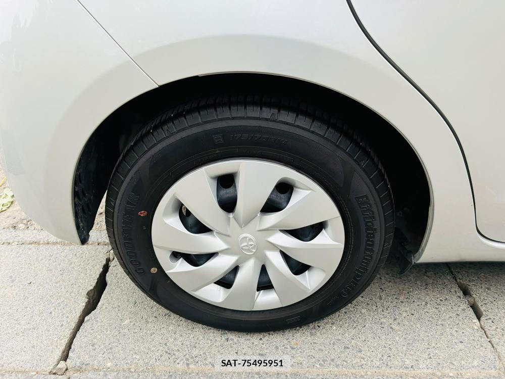 Toyota VITZ HYBRID 2017-11 8252232-27